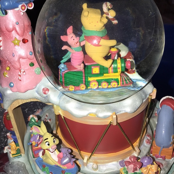 Winnie the Pooh Snow Globe - Picture 8 of 11